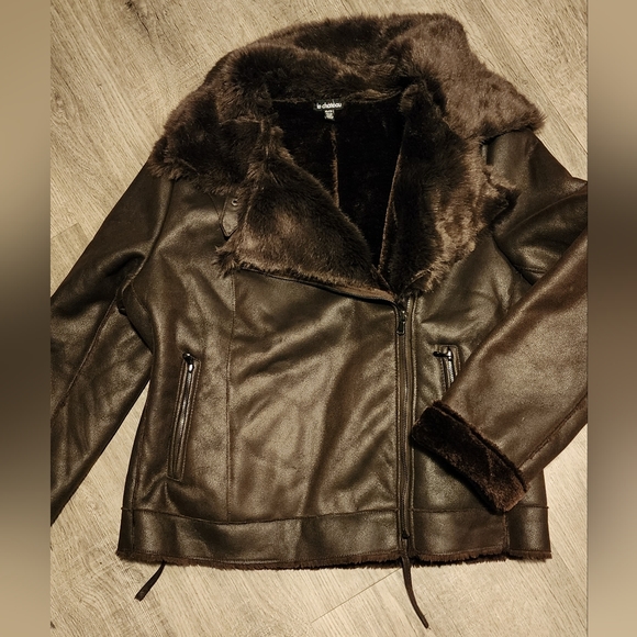 le chateau Jackets & Blazers - LIKE-NEW XL Le CHATEAU FAUX SUEDE & FAUX FUR MOTO JACKET